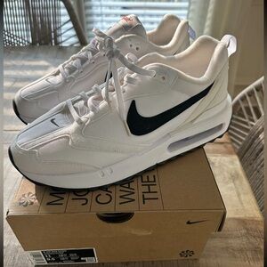 Women’s Nike Air Max Dawn, Size 11 - new in box